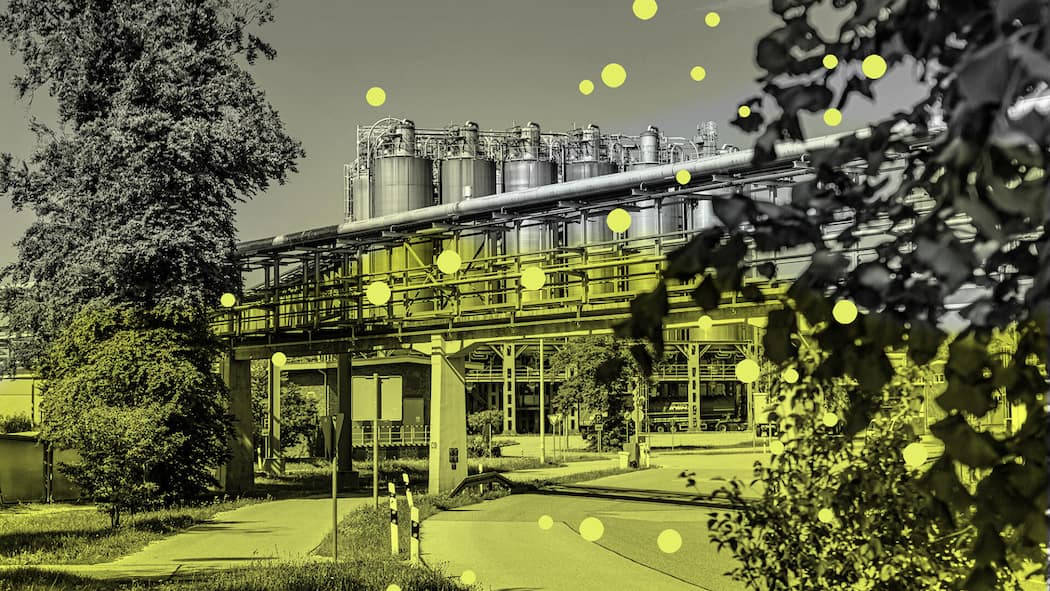 Schweizer Investorin profitiert von deutschen Umweltschäden Bildcollage zum Thema PFAS.Chemiepark Gendorf, Nahaufname eines Chemiewerks