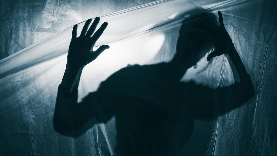 Notfallplan für die Psyche – so sichern Sie Job und Finanzen ab 2M3RAWP Portrait person with mental disorders, Resolution and high quality beautiful photo