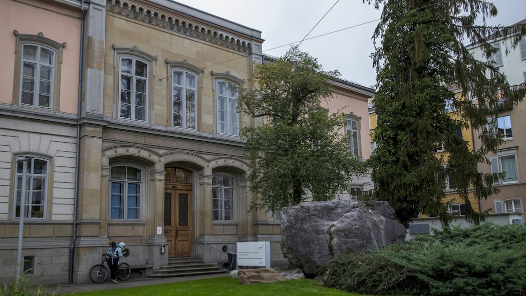 Uniklinik verschickt Rechnungen, die 20 Jahre alt sind Klinik fuer Psychiatrie, Psychotherapie und Psychosomatik, Ambulatorium und Tagesklinik Selnaustrasse der Psychiatrischen Universitaetsklinik Zuerich aufgenommen am Sonntag, 11. Oktober 2020, in Zuerich. (KEYSTONE/Patrick B. Kraemer)
SCHWEIZ PSYCHIAT…