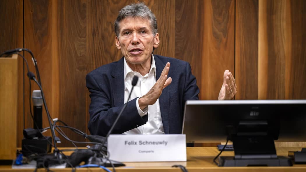 Der stille Lobbyist Felix Schneuwly, Krankenkassenexperte bei Comparis, spricht an einer Medienkonferenz zur Praesentation der Resultate der KOF-Prognose der Gesundheitsausgaben, am Dienstag, 19. November 2024 in Zuerich. (KEYSTONE/Michael Buholzer)
SCHWEIZ KOF PROGONOS…