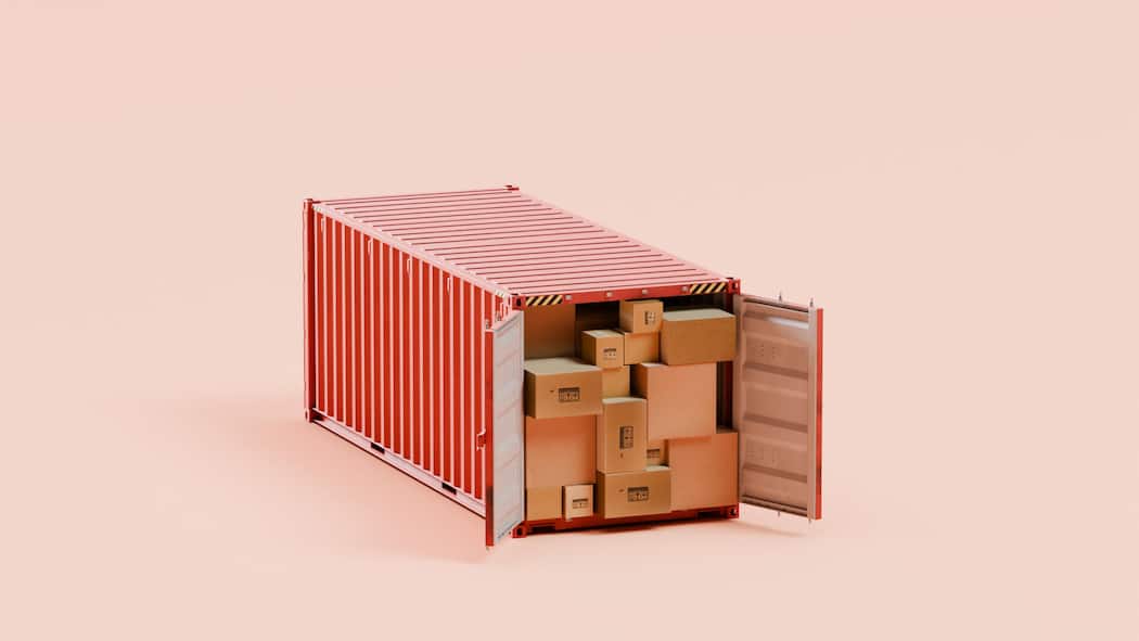 Konsumentenschutz deckt 61 «Schweizer» Fake-Shops auf Studio image of a single red cargo shipping container with open doors and filled with cardboard packages. Supply chain, global business, freight and shipping concept