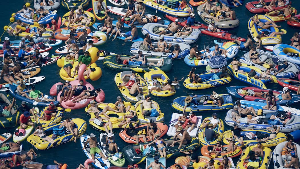 Balkongrill, Gummiboot, nackte Brüste – und was das Gesetz dazu sagt Gummiboote auf dem Vierwaldstättersee bei Sisikon an der Red Bull Diving Series 2018.