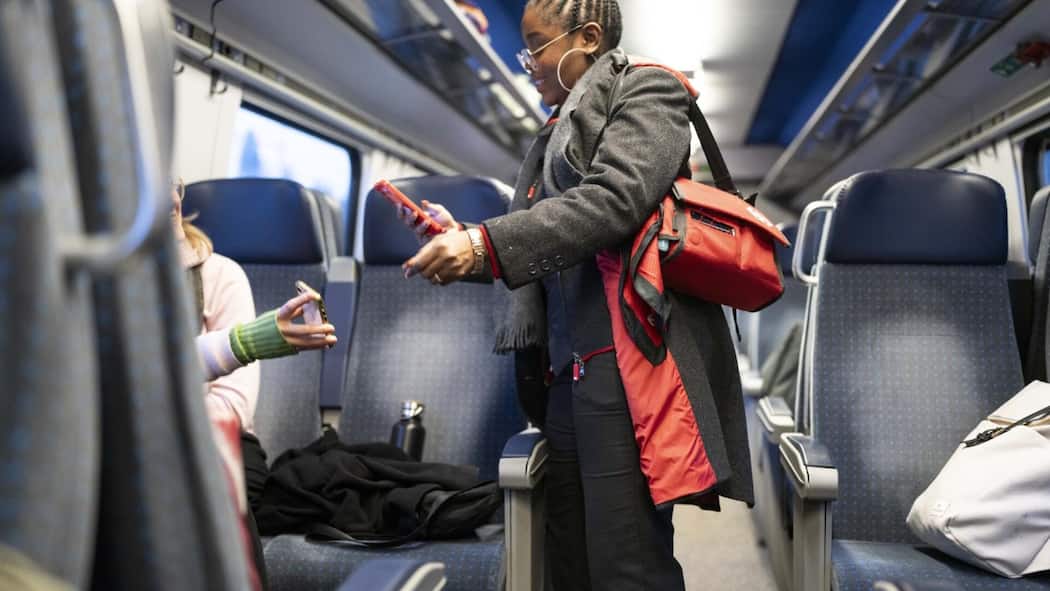 SBB machen Jagd auf Easyride-Schwindler <p>Künftig auch mehr als einmal pro Fahrt: Zugbegleiterinnen sollen überprüfen, ob sich Kunden nach der Kontrolle verbotenerweise aus der Ticketing-App abgemeldet haben.</p>