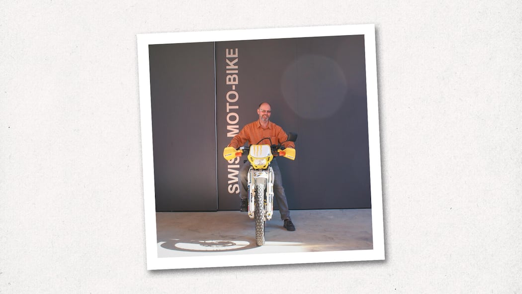 Swisscom verteuert Handy-Abos für Kleinbetriebe massiv Andreas Giger auf einem Motorrad - Kleinunternehmer erhalten bei der Swisscom ein neues Abomodell – und sollen dafür nun deutlich mehr zahlen. Auch für Dienste, die sie nicht wünschen