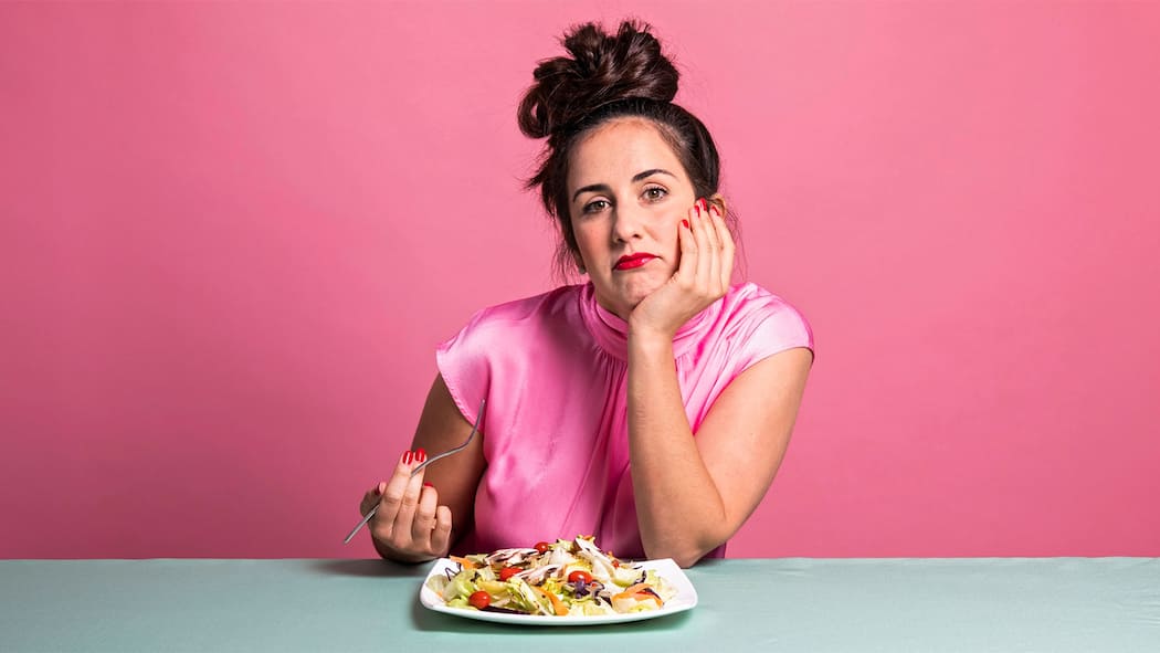 Adios Zucker! Beobachter Autorin im Selbstversuch demotiviert vor einem Salatteller