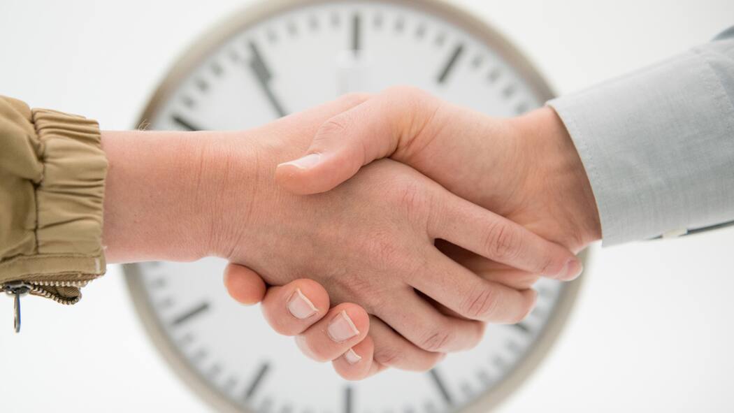 Das gilt bei Zeitarbeit Händ schütteln