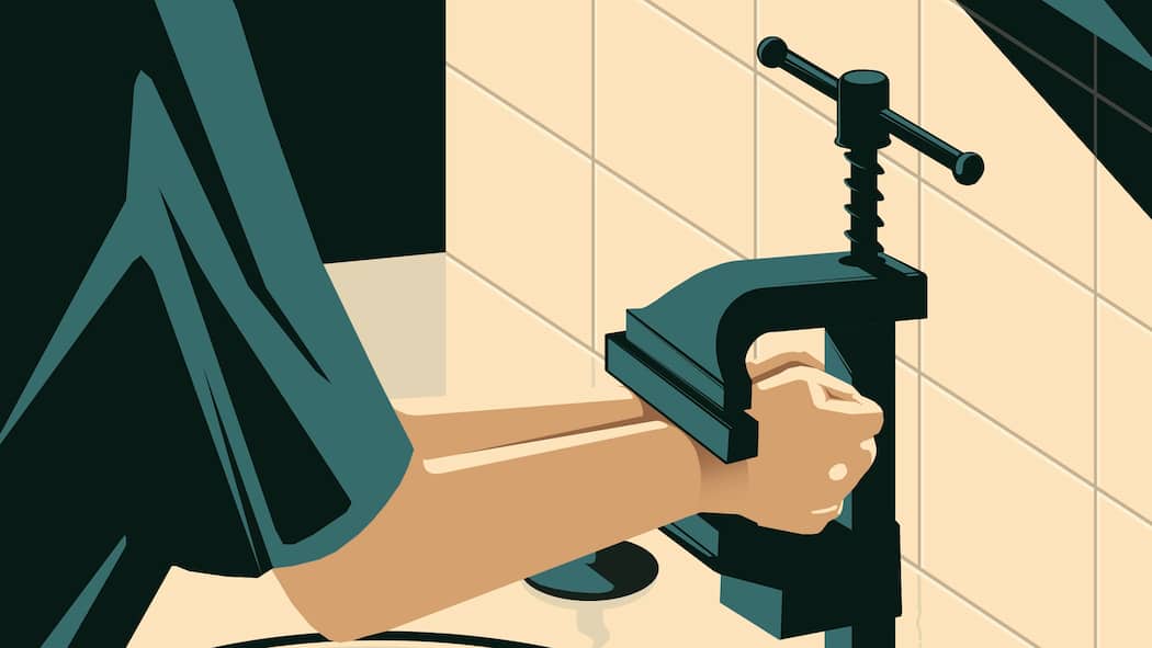 Die heimliche Krankheit Zwangsstörung: Mann wäscht sich Hände