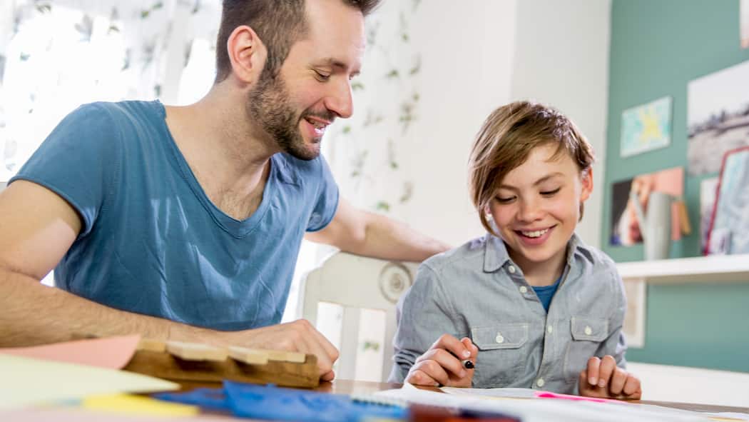 Es muss nicht alles super sein Vater lobt Sohn