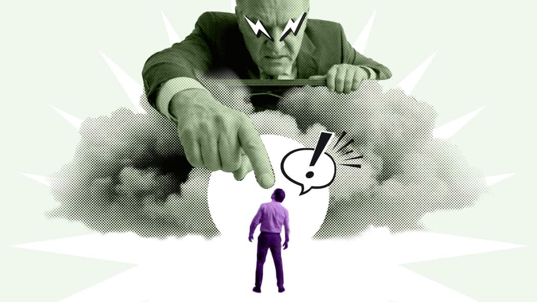 Wann eine Kündigung missbräuchlich ist Ein übergrosser Mann im Anzug und mit Blickaugen auf einer Wolke zeigt auf einen kleinen Mann. Gegen missbräuchliche Kündigungen kann man sich wehren – 7 Beispielfälle.