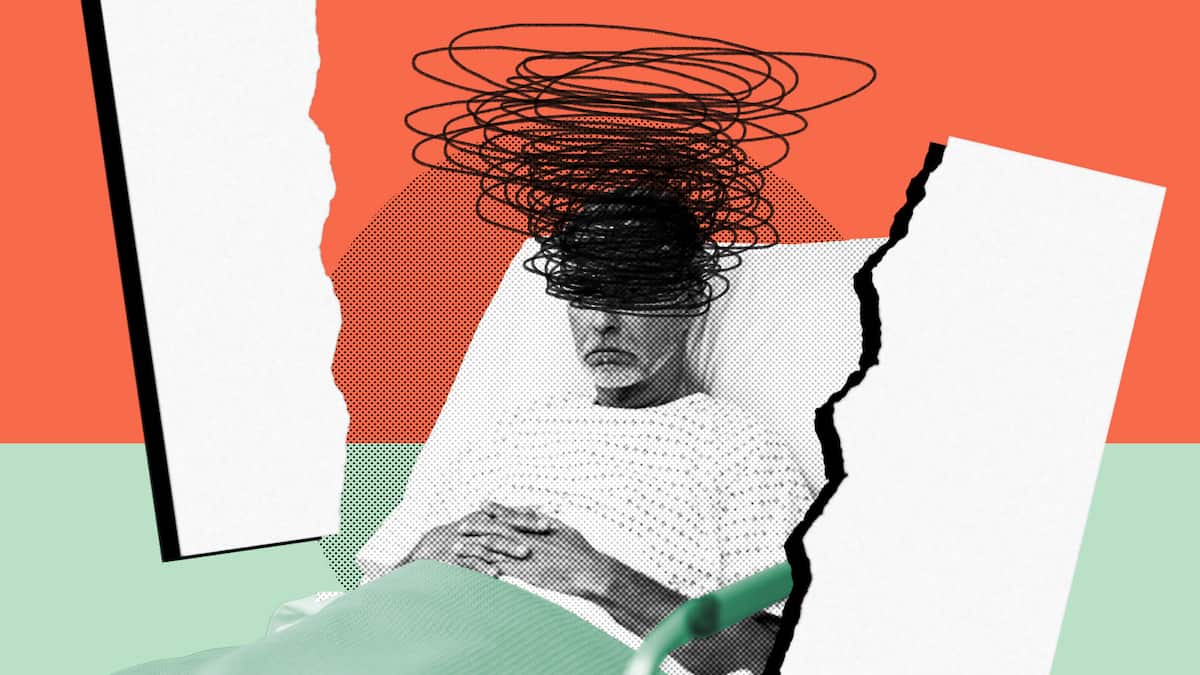 Ein Patient liegt auf einem Spitalbett, auf und über seinem Kopf sind wilde eliptische Formen mit einem Stift gemalt. Wenn Arbeitnehmende wegen einer Krankheit oder aufgrund eines Unfalls länger ausfallen, kann ihnen gekündigt werden. Das sind ihre Rechte bei einer längeren Arbeitsunfähigkeit.