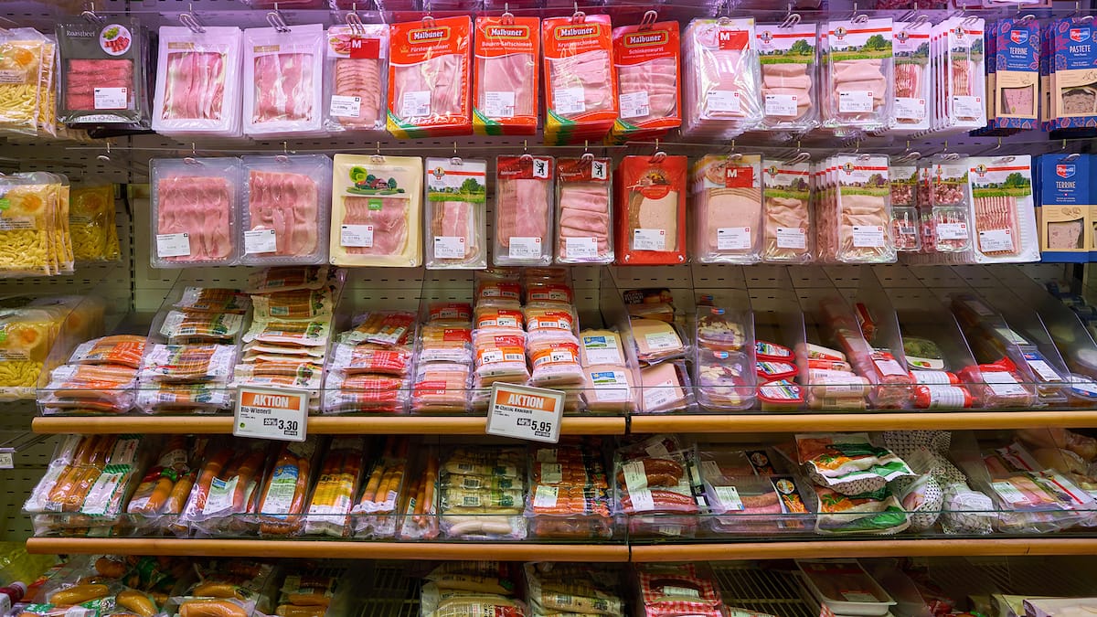 Tierschützer greifen Migros an – wegen billigem Fleisch in der Schweiz aus Import Tierschützer greifen Migros an – wegen billigem Fleisch in der Schweiz aus Import