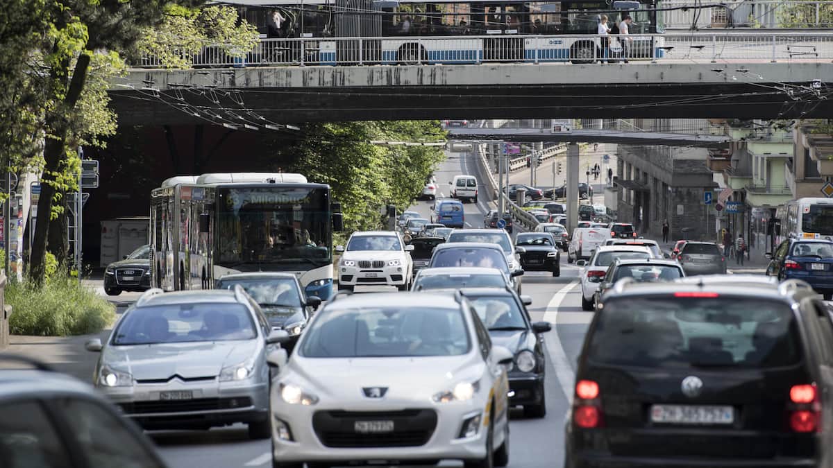 Strassenverkehr: Warum Auto- und Velofahrer sich hassen Strassenverkehr: Warum Auto- und Velofahrer sich hassen