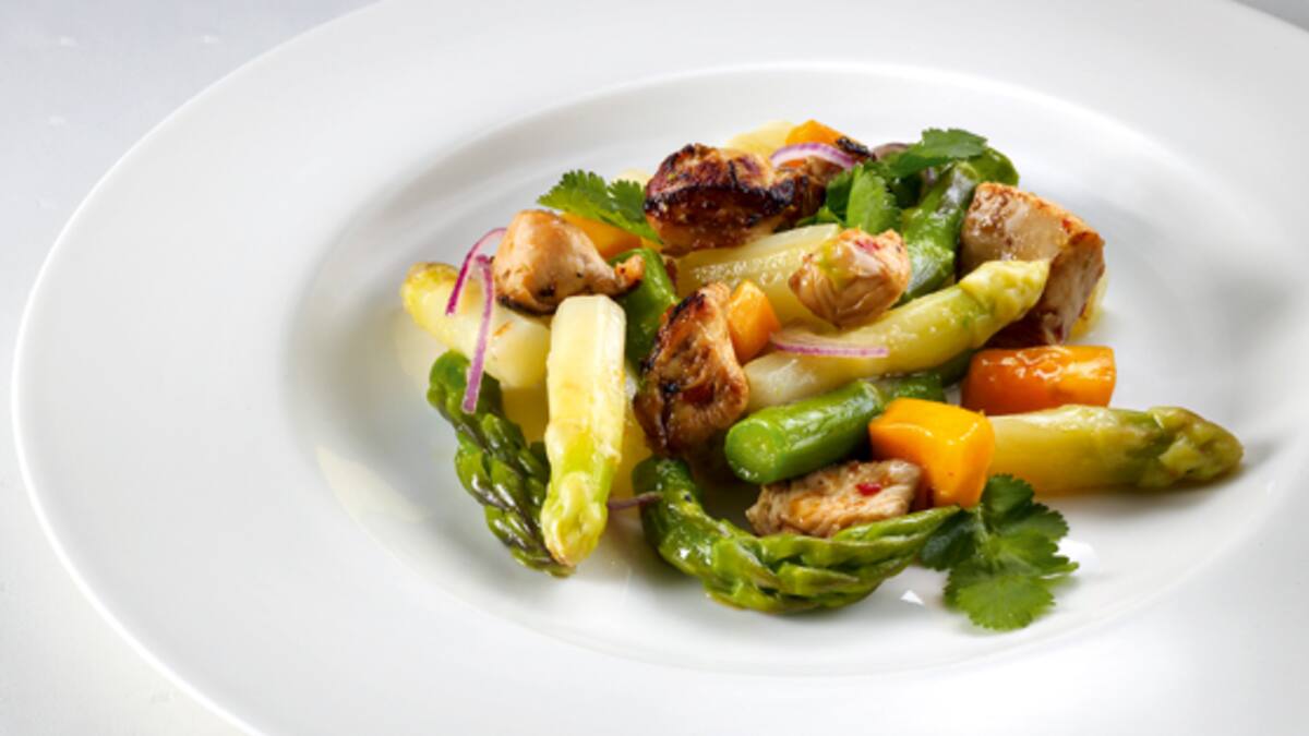 Spargelsalat mit Mango und Poulet | Beobachter