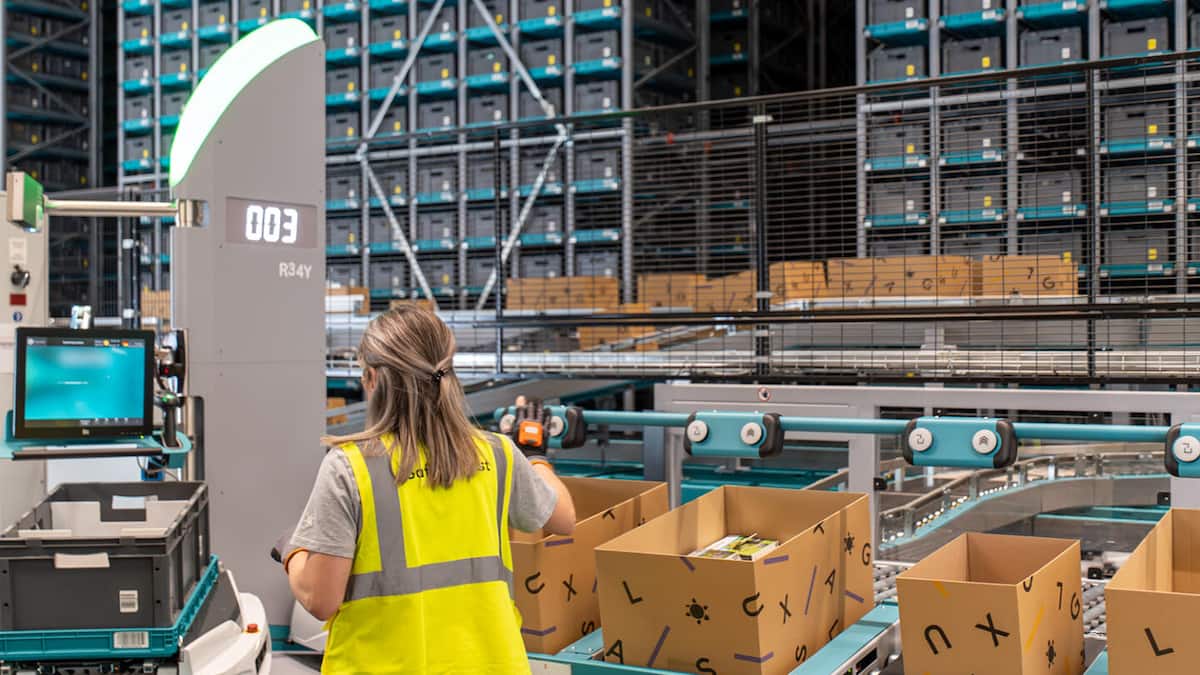 100’000 Päckli pro Tag – so meistert Galaxus die Geschenke-Flut 100’000 Päckli pro Tag – so meistert Galaxus die Geschenke-Flut