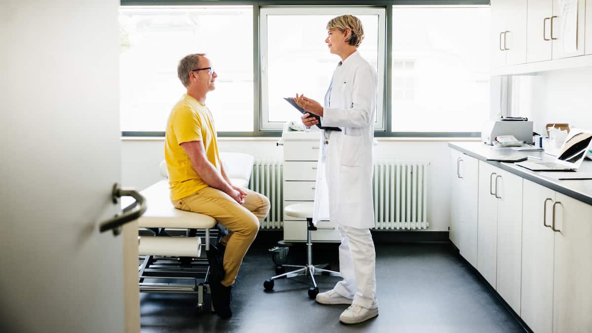 Arztgeheimnis Schweiz: Soll der Arbeitgeber mehr erfahren dürfen? Arztgeheimnis Schweiz: Soll der Arbeitgeber mehr erfahren dürfen?