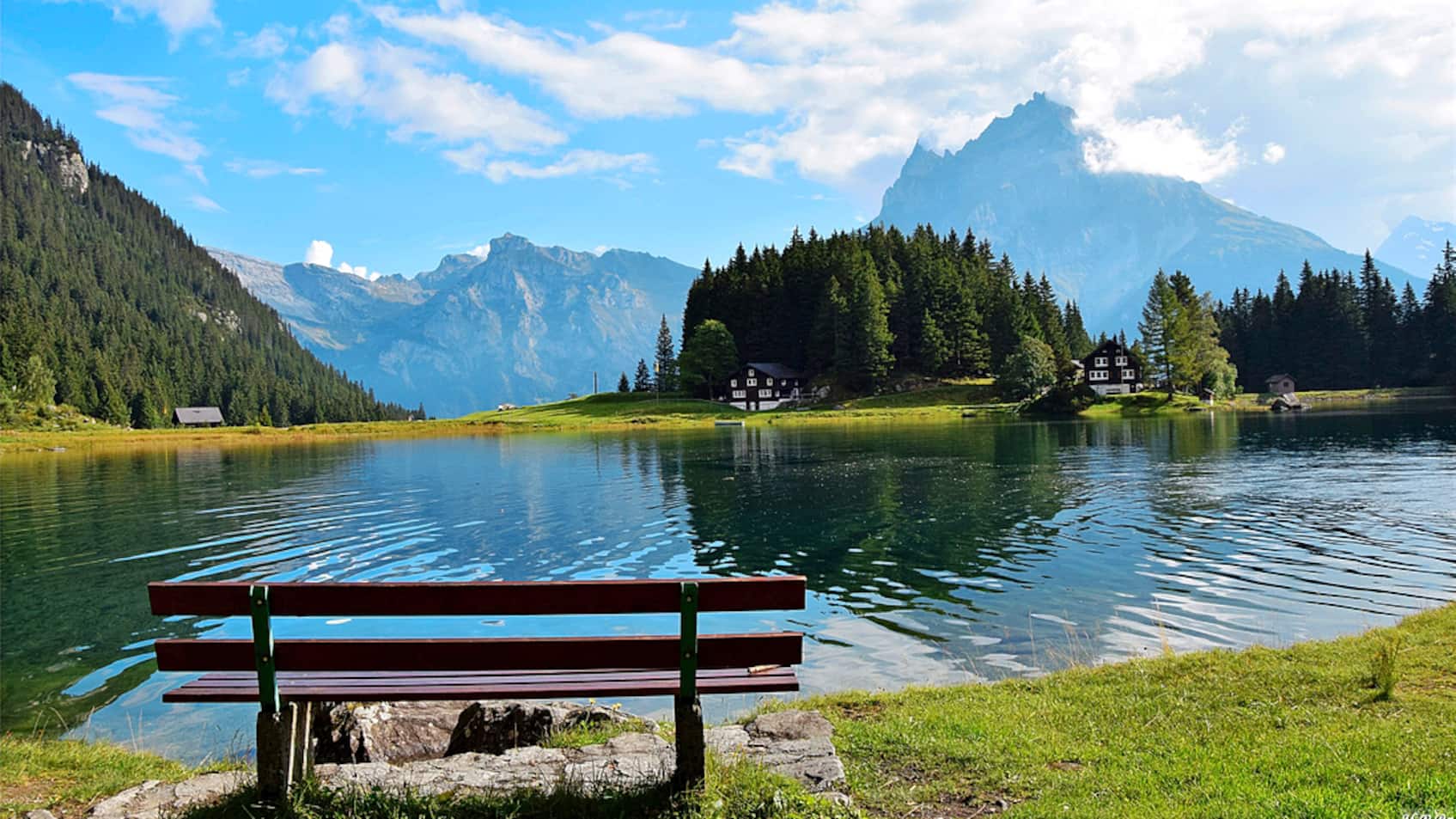 Bänkli am Arnisee im Kanton Uri
