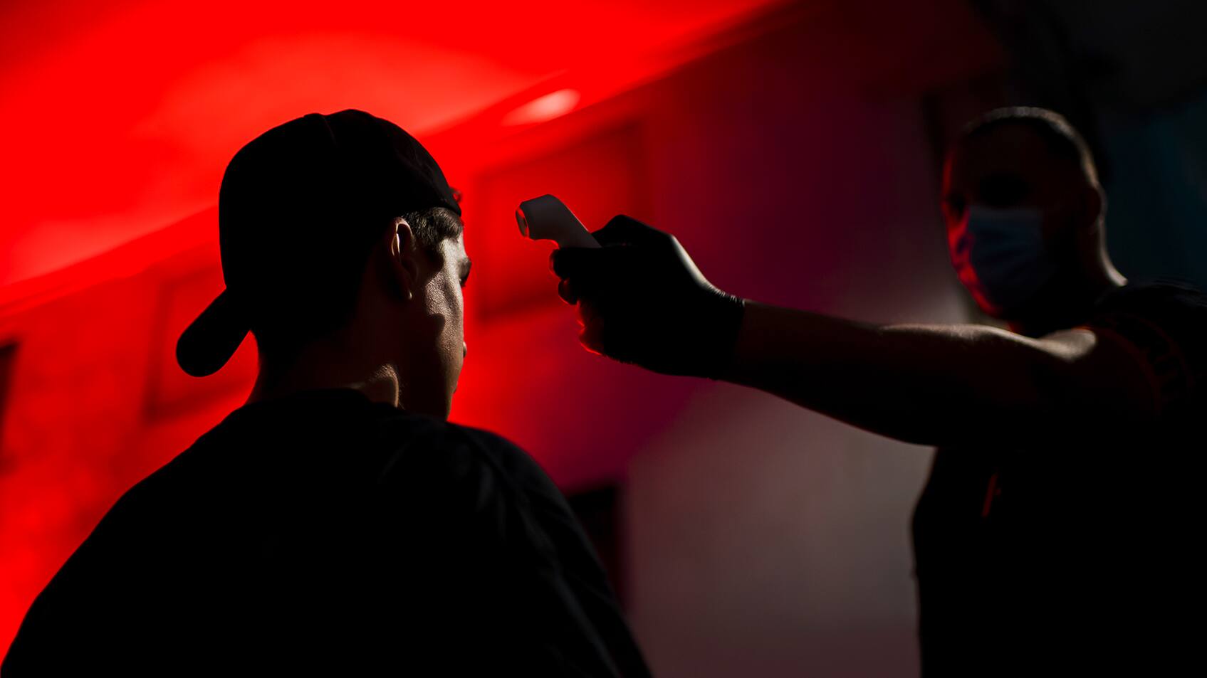 Temperaturkontrolle vor einem Club in Lausanne
