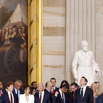 Warum wir jetzt die Demokratie retten müssen Von Zuckerberg bis Musk: die neue Plutokratie in den USA vor dem Kapitol in Washington; Autokraten auf dem Vormarsch Warum wir jetzt die Demokratie retten müssen Populistische Politiker wie Trump und Putin grenzen Andersdenkende aus und verkleinern den Kreis des «Wir». Was passieren muss, um Demokratien zu verteidigen.