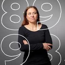 Wohin verschwindet eigentlich mein Geld? Autorin Chantal Hebeisen blickt auf die Zahlen ihre Haushaltsbudgets: 5898.– hat sie monatlich einkalkuliert, 5983.– hat sie ausgegeben.