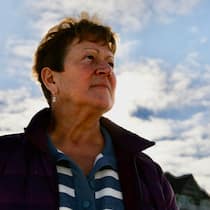 «Er schwang die Peitsche mit solcher Kraft, dass sie in meine Haut schnitt» Porträt von Christiane Weideli, zwangsadoptiert und sexuell missbraucht.