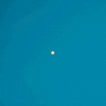 So entgehen Sie der Greenwashing-Falle beim Geld anlegen Eine Sonne aus Münzen auf blauem Hintergrund. Halbwahrheiten und Intransparenz: Die klassischen Banken sind nicht vorbereitet auf Kundinnen, die genau hinschauen. Ein Selbstversuch zeigt: Es gibt auch Alternativen.