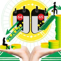 Früher in Rente gehen – für welche Frauen sich das auszahlt Illustration mit Kalendern und Münzen - Was ist besser: bis 65 arbeiten oder mit 64 aufhören und eine kleinere Rente in Kauf nehmen? Der Beobachter zeigt die Optionen