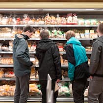 Ernteausfälle und Energiekosten – Alltagsgüter werden teurer Die Ernteausfälle lassen die Preise für Lebensmittel steigen.