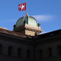 Finanzkontrolle deckt Millionen-Einnahmen der Parteien auf Bundeshaus in Bern. Von den Parteien im Bundeshaus hat die SP den grössten Geldtopf. Oder doch nicht? Das Problem mit dem neuen Transparenzgesetz.