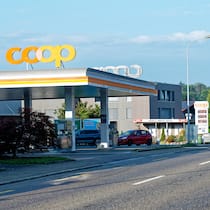 Watergate an der Tankstelle Coop Tankstelle an der Weinfelderstrasse in Amriswil. An Schweizer Tankstellen schwappte die Verwässerungstaktik von der Politik auf den Verkehr über. Die Leidtragenden sind die Autofahrer.