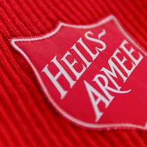 Heilsarmee eröffnet Anlaufstelle für ehemalige Heimkinder Das Emblem der Heilsarmee auf einem Pullover im Haus der Heilsarmee am Erasmusplatz in Basel am Samstag, 8. November 2014. Im Rahmen der Veranstaltung "Woche der Religionen" oeffnen verschiedene Versammlungsstaetten ihre Tueren fuer das Publikum. (KEYSTONE/Georgios Kefalas)