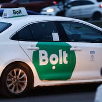 Bolt folgt dem Uber-Modell Companies Logos In The City And Photo Illustrations Bolt logo is seen on a car in Krakow, Poland on February 22, 2024. Krakow Poland PUBLICATIONxNOTxINxFRA Copyright: xJakubxPorzyckix originalFilename: porzycki-companie240222_np4xm.jpg
imago images …