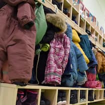 «Müttern steht mehr im Weg als fehlende Betreuungsplätze» Monika Köppl-Turyna sagt, eine gutes Kitanetz führt langfristig zu besserer Bildung, weniger Arbeitslosigkeit, weniger Ungleichheit.