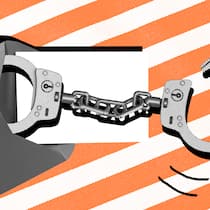 Wer sich gegen Strafbefehle wehrt, hat oft Erfolg Symbolbild Handschellen