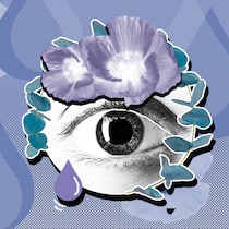 Wie geht man mit Trauernden um? Ein Auge mit einer Träne vor blau geblümtem Hintergrund. So geht man richtig mit Trauernden um.