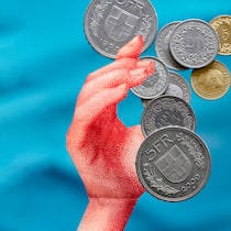 Wenn die Rechnung nicht mehr aufgeht Geldmangel Hand greift nach Münzen