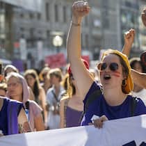 Warum die Schweiz Spanien hinterherhinkt Am Frauenstreik vom 14. Juni 2023 protestieren Frauen für mehr Gleichstellung und Frauenrechte.