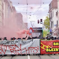 Demoverbot soll überprüft werden Teilnehmende einer Basel-Nazifrei-Demonstration. Die Demonstrierenden haben trotz Kundgebungsverbot demonstriert.
