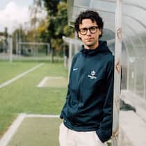 «De Stern ufem Herz, in Züri dihei» Jeffrey Sachs vom FC Hokoah. Jeffrey Sachs ist der Präsident des grössten jüdischen Fussballvereins der Schweiz. Wie erlebt er den Krieg in Nahost?