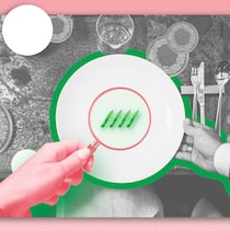 Reklamieren oder leer schlucken? Eine Hand hält eine Lupe auf einen Teller mit vier Spargeln vor Geldmünzen. Was man bei einem Restaurantbesuch erwarten kann.