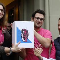 «Warum soll das Zwangsarbeit sein?» Das Initiativkomitee bei der Einreichung ihrer Initiative zum Gesellschaftsdienst.