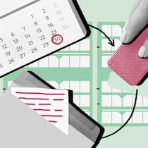 Fehler in der Steuererklärung – kann ich das noch korrigieren? Eine Hand hält einen Radiergummi und entfernt Einträge in der Steuererklärung. Kann man Fehler in der Steuererklärung nachträglich noch korrigieren?