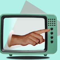 Muss die Tochter Serafe-Schulden der Eltern zahlen? Ein alter grüner Fernseher aus dem eine Hand mit erhobenem Zeigefinger zeigt.
