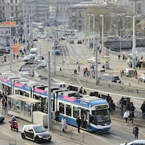«Das Klima auf der Strasse ist aggressiver geworden» Viel Verkehr an der ÖV-Haltestelle Central in Zürich.