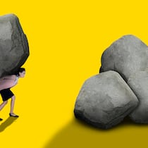 Der Stresspegel steigt Frau in Businesskleidung schleppt einen grossen Stein auf dem Rücken zu einem Steinhaufen auf gelbem Hintergrund. Die Schweizerische Gesundheitsbefragung zeigt: Stress und emotionale Erschöpfung steigen auf dem Schweizer Arbeitsmarkt. Welche Rechte hat man bei einer Krankschreibung?