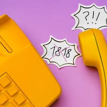 Demente Frau muss horrende Rechnungen zahlen Illustration mit Telefon - Eine 92-Jährige ruft immer wieder die Auskunft an – für Hunderte von Franken. Swisscom und UPC Sunrise weigern sich, die Nummern zu sperren