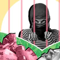 Im Sommer draussen: So klappt es ohne Ärger Eine vermummte Frau hinter Gittern vor Bergen von Müll auf einer Wiese. Was im Park erlaubt ist und was nicht.