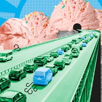 So kommen Sie im Sommer in den Süden Berge aus Eis und dadurch ein Tunnel mit stehenden Autos. Wie Sie entspannt an Feiertagen Auto fahren.