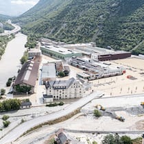 Haftet der Kanton für die Schäden? Blick auf das überschwemmte Industrieareal in Chippis/Siders im Wallis.