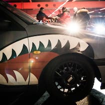 Lärmliga macht mobil gegen Krawall-Auspuffe Foto: Stefan Bohrer, Sissach, 15.1.22: Auto Tuner Treff in Sissach am Samstag Abend im Parking des Coop Bau&Hobby. (KEYSTONE/Stefan Bohrer)