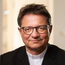 Bischof Gmür befördert seinen Untersuchungsleiter Bischof Felix Gmür - Bischof Gmür agiert erneut ungeschickt: Er befördert einen Domherrn, der zuvor einen Missbrauchsfall auf fragwürdige Weise abklärte